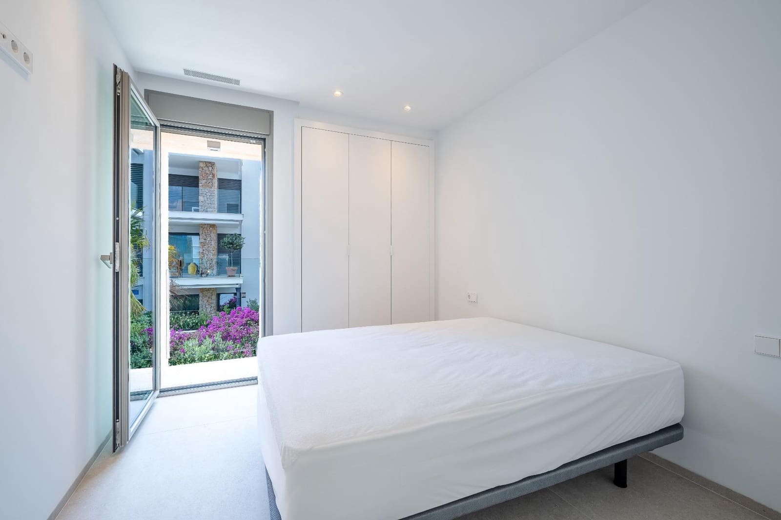 3 bedroom Apartment for rent in Arenal with pool garage - € 1,750 (Ref: 9849304)