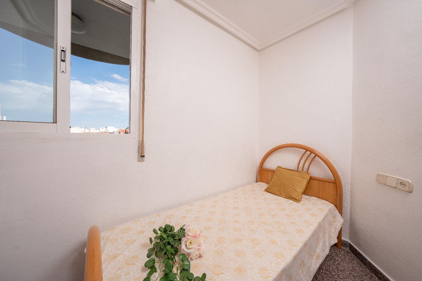 3 bedroom Flat for sale in Elche / Elx - € 200,000 (Ref: 9851700)