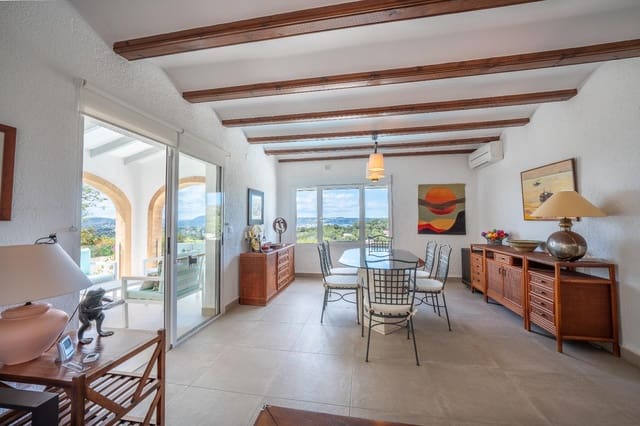 4 camera da letto Villa in vendita in Javea / Xàbia con piscina - 995.000 € (Rif: 9861842)