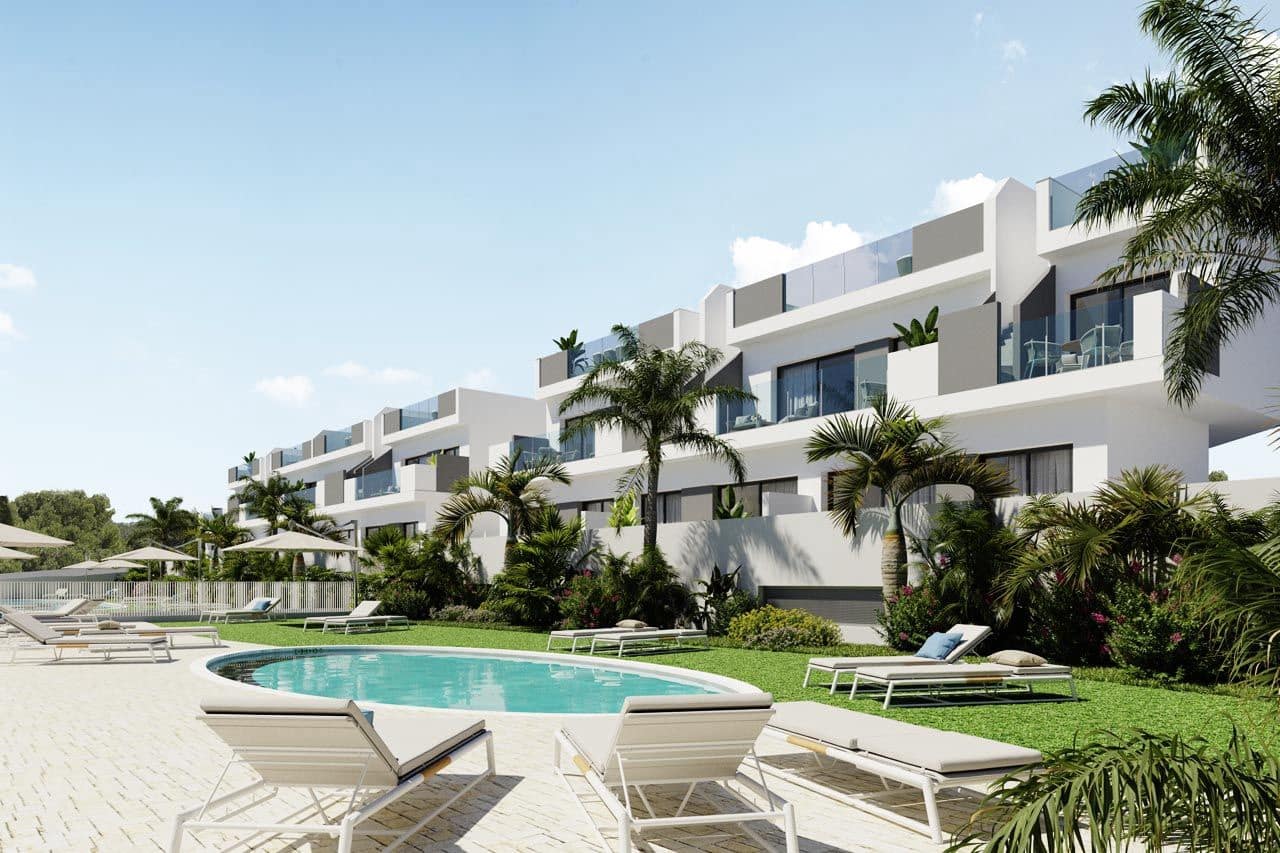 2 soverom Penthouse til salgs i Torrevieja med svømmebasseng - € 330 000 (Ref: 9865144)