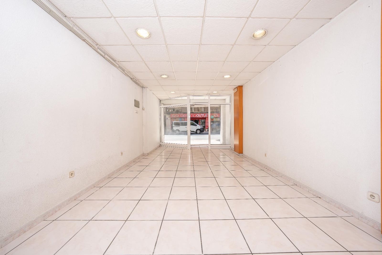 Commercieel te koop in Elche / Elx - € 79.900 (Ref: 9866951)