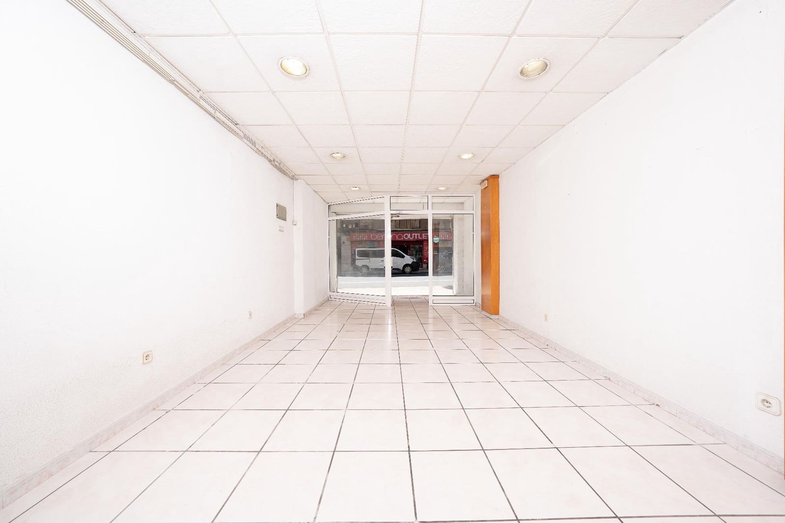 Commercieel te koop in Elche / Elx - € 79.900 (Ref: 9866951)