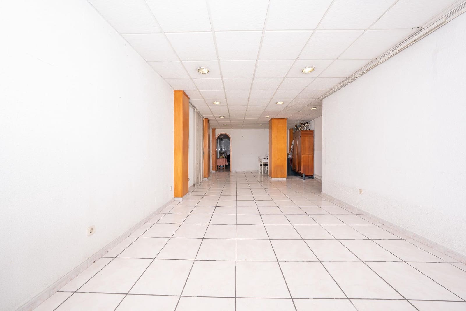 Commercieel te koop in Elche / Elx - € 79.900 (Ref: 9866951)
