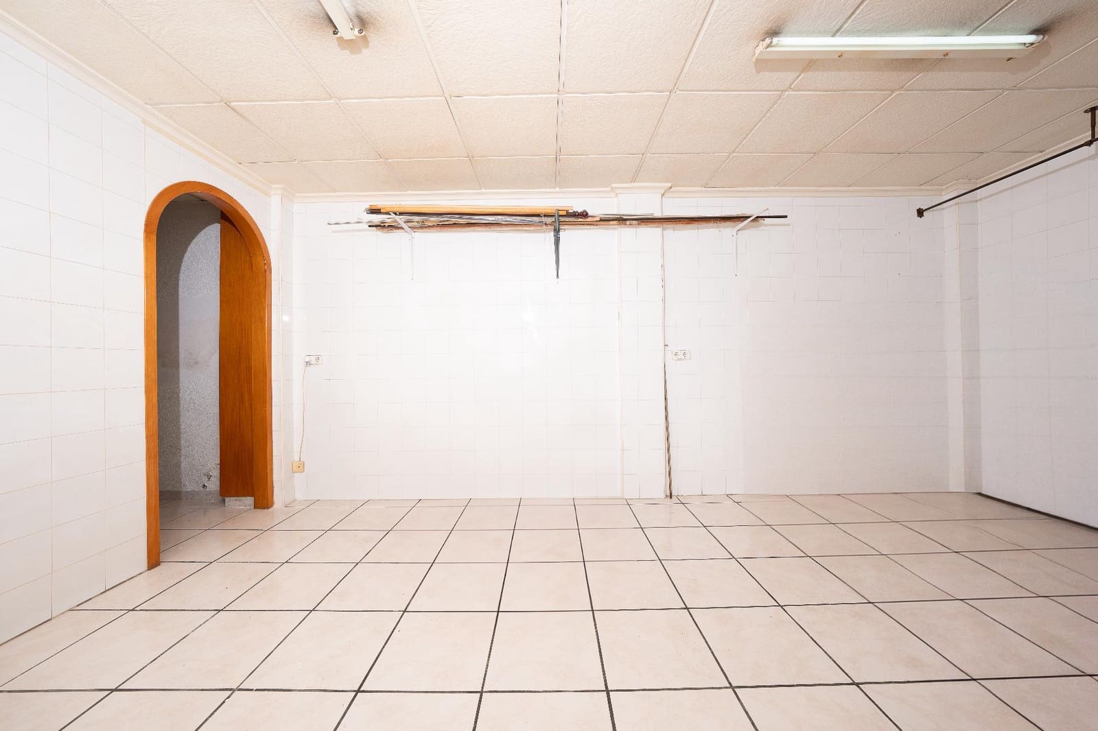 Commercieel te koop in Elche / Elx - € 79.900 (Ref: 9866951)