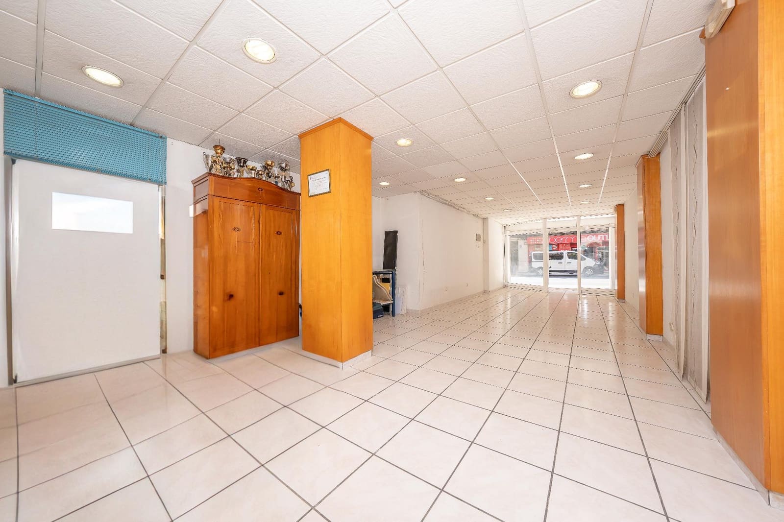 Commercieel te koop in Elche / Elx - € 79.900 (Ref: 9866951)