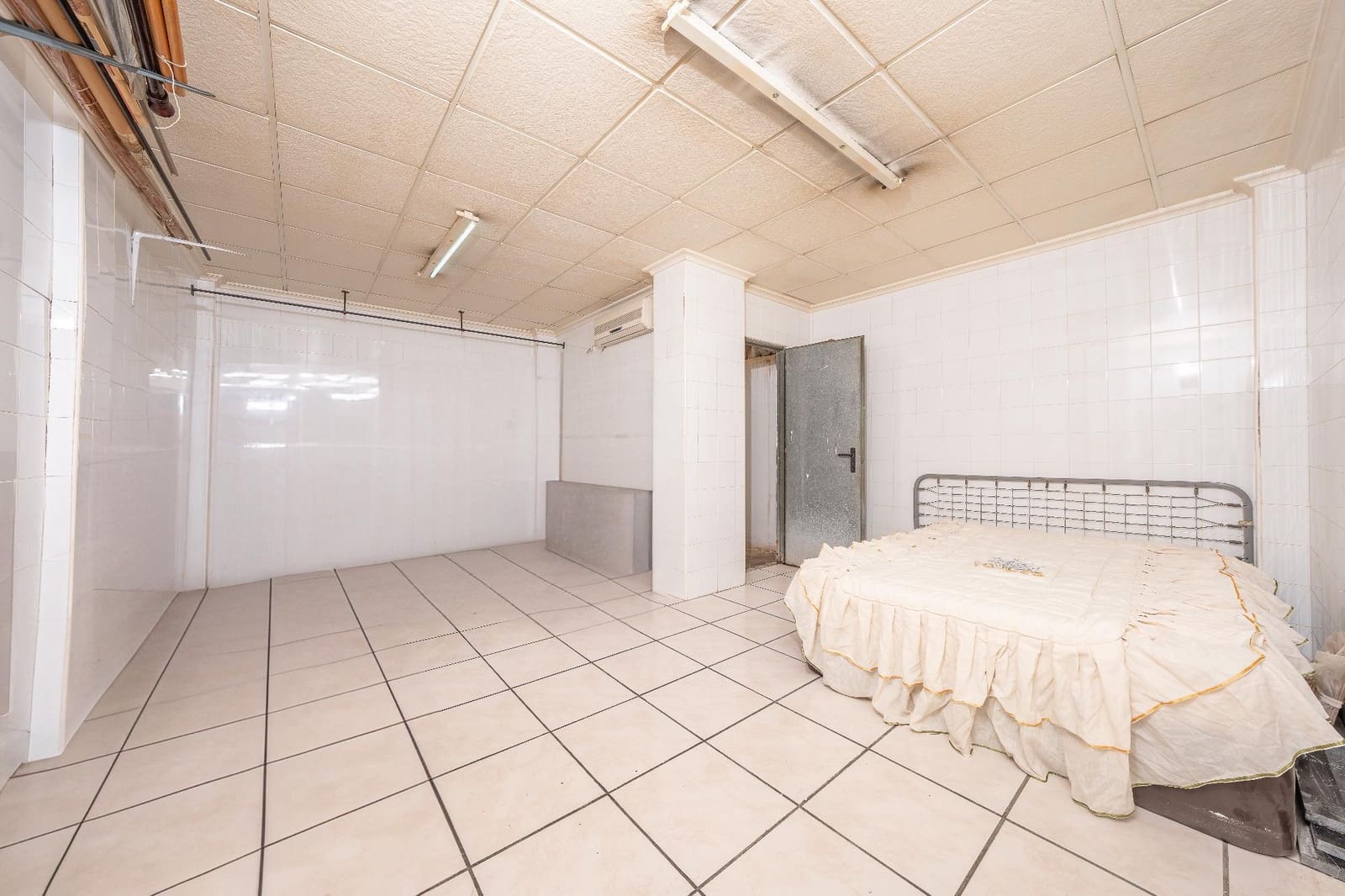 Commercieel te koop in Elche / Elx - € 79.900 (Ref: 9866951)