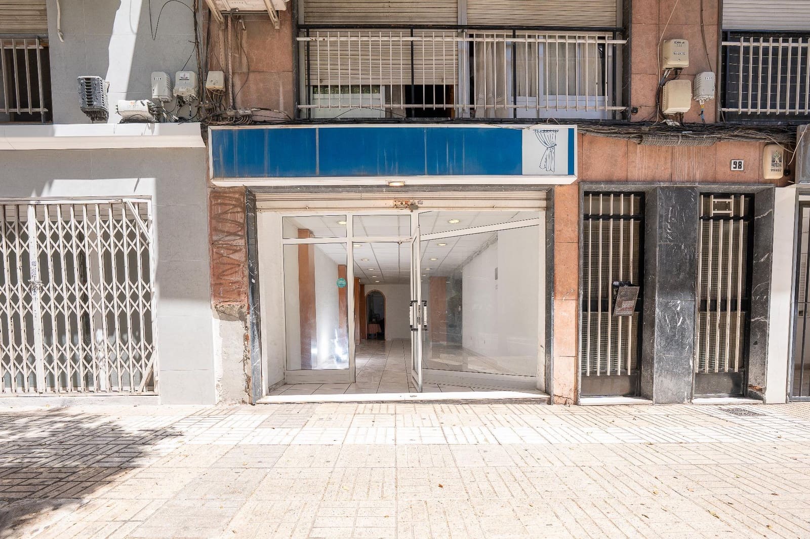 Commercieel te koop in Elche / Elx - € 79.900 (Ref: 9866951)