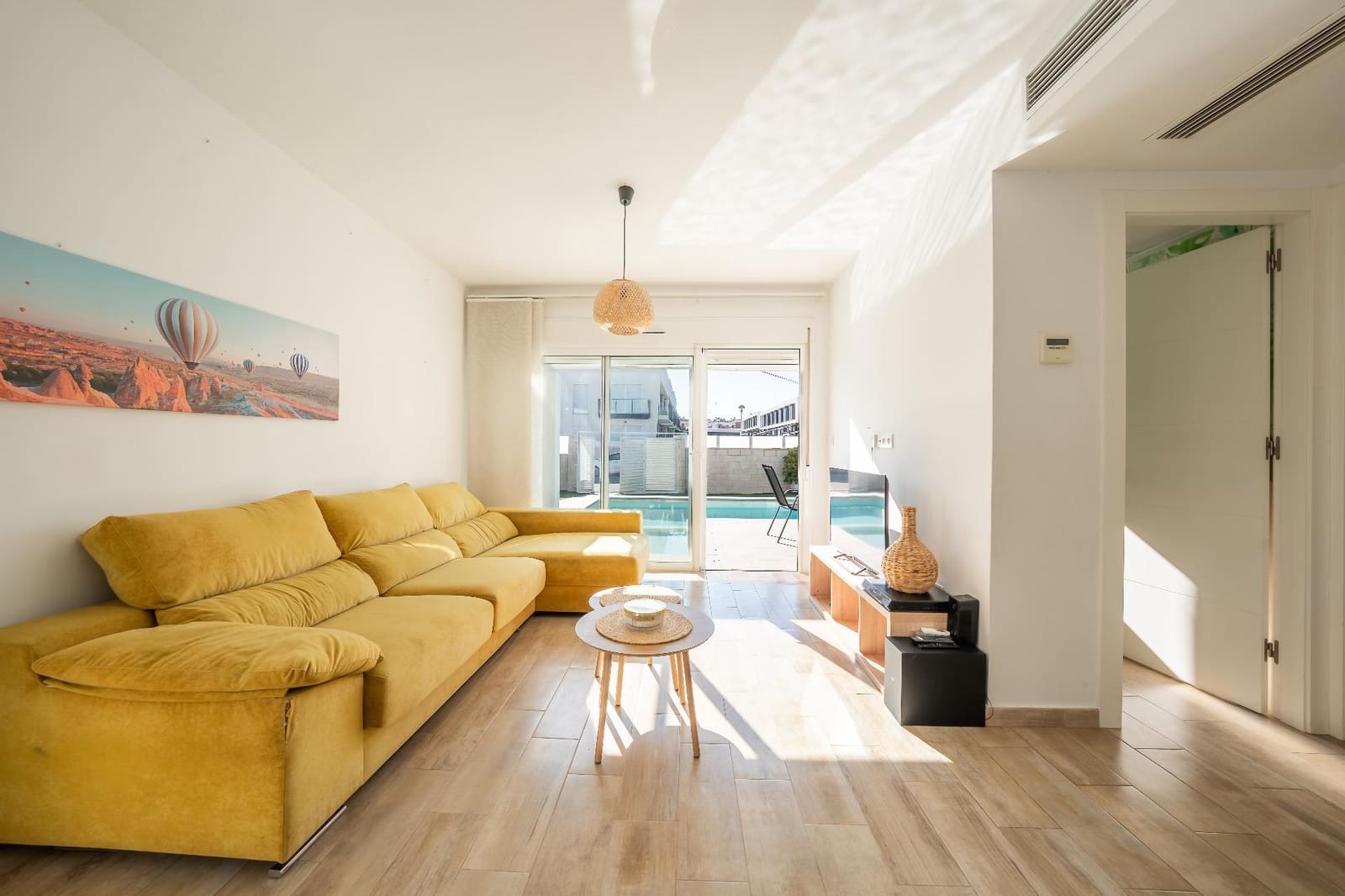3 soverom Rekkehus til salgs i Gran Alacant med svømmebasseng - € 440 000 (Ref: 9873445)