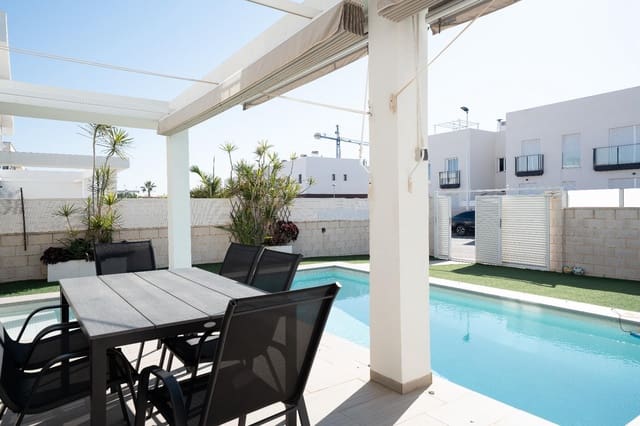 3 soverom Rekkehus til salgs i Gran Alacant, Santa Pola med svømmebasseng - € 440 000 (Ref: 9873445)