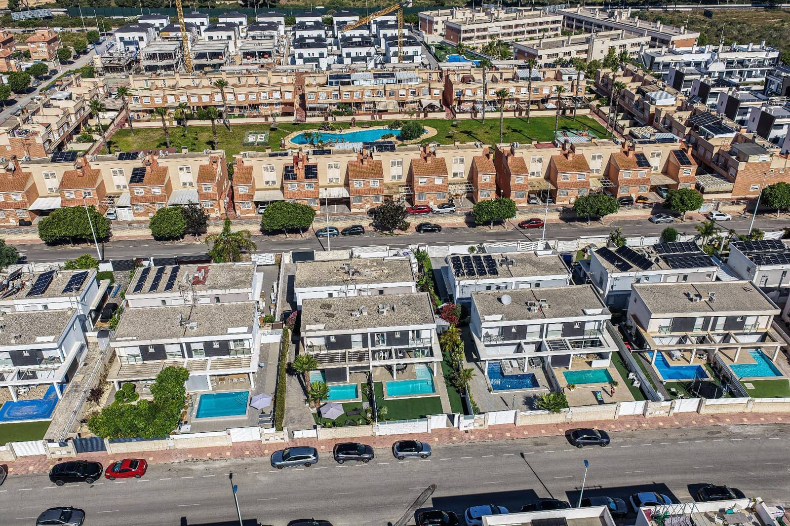 3 soverom Rekkehus til salgs i Gran Alacant med svømmebasseng - € 440 000 (Ref: 9873445)