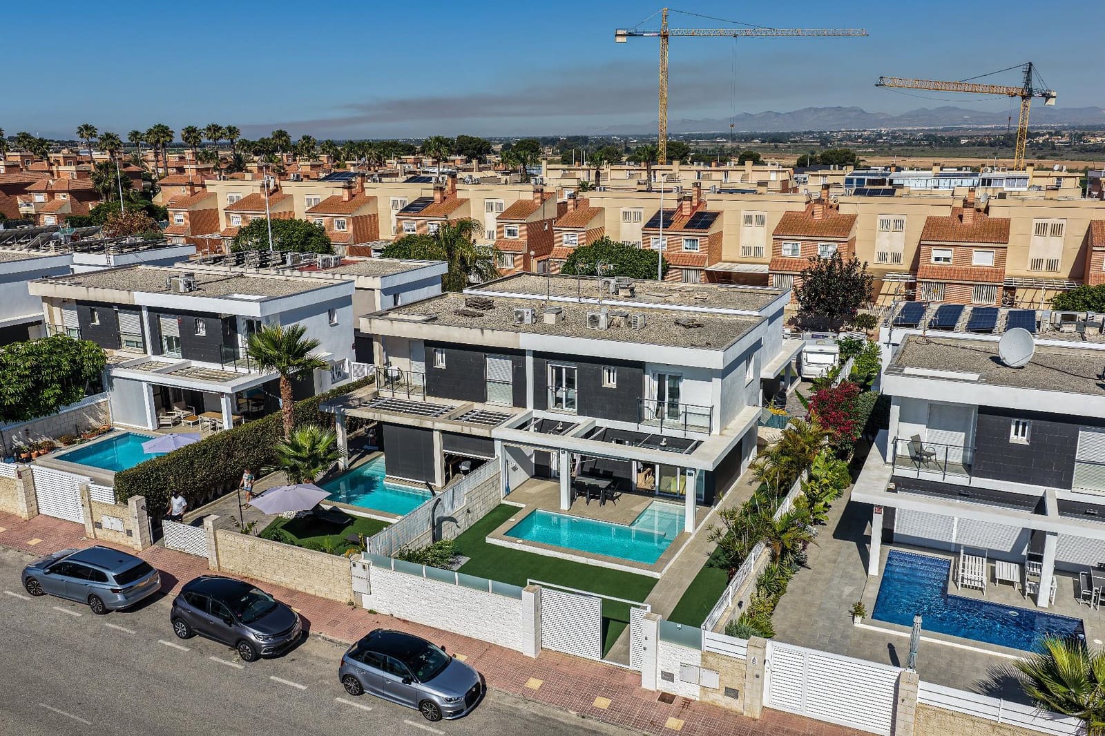3 soverom Rekkehus til salgs i Gran Alacant med svømmebasseng - € 440 000 (Ref: 9873445)