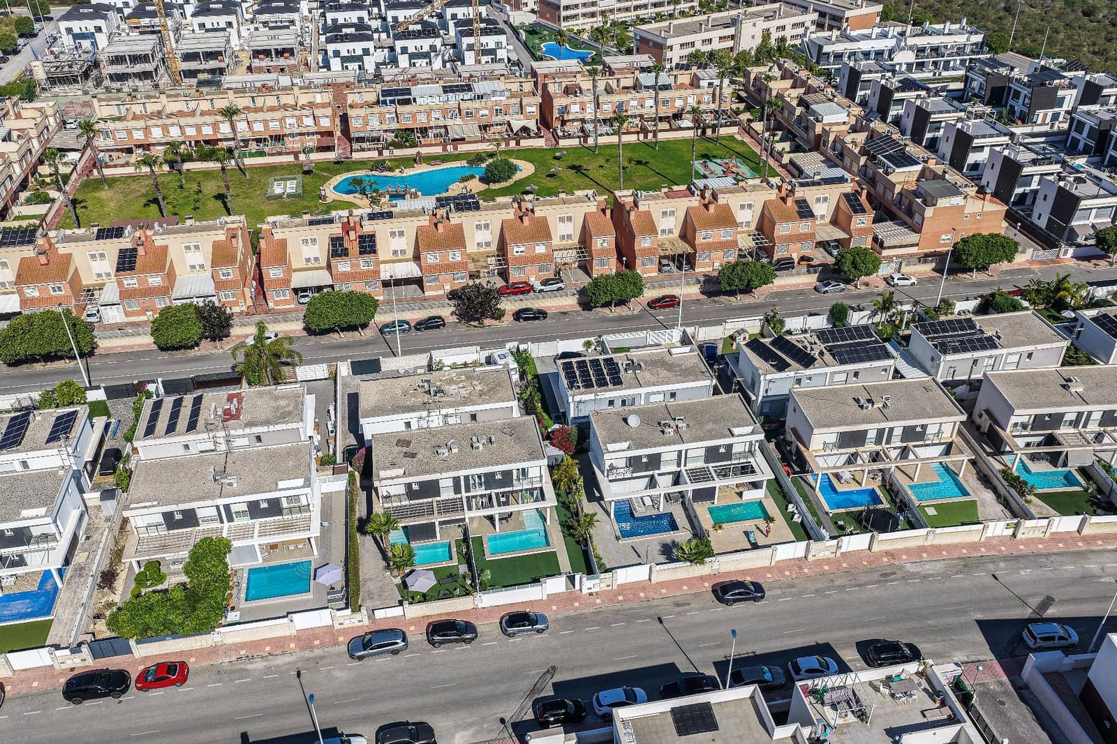 3 soverom Rekkehus til salgs i Gran Alacant med svømmebasseng - € 440 000 (Ref: 9873445)