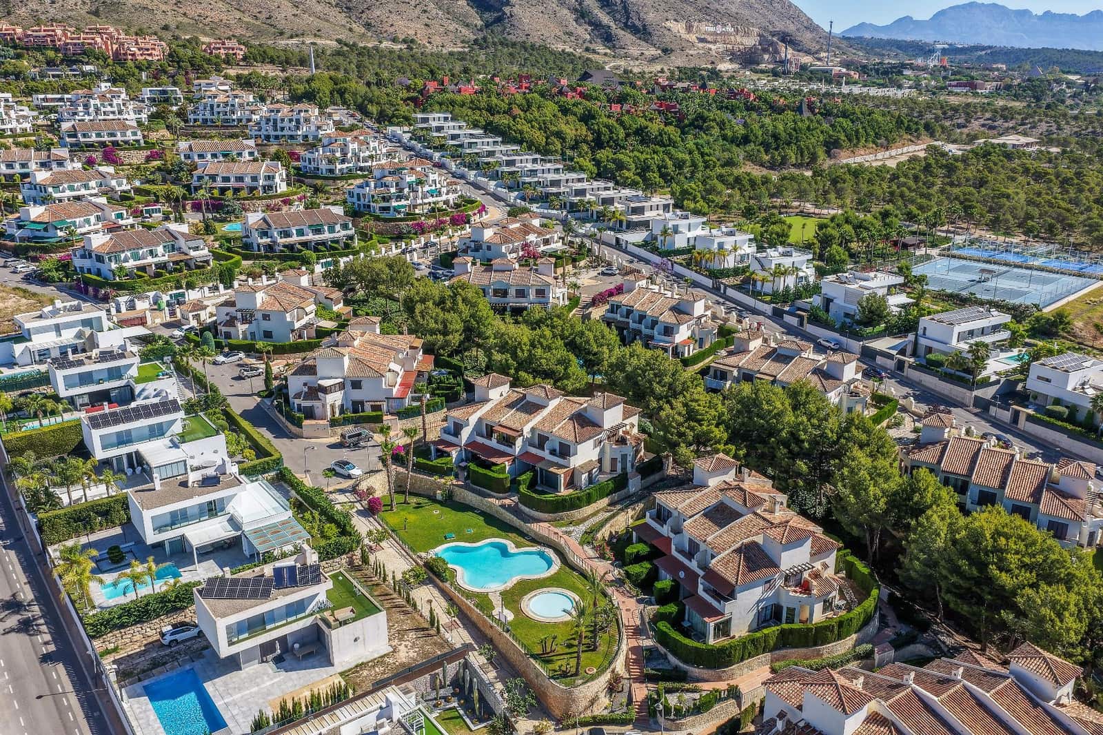 2 bedroom Terraced Villa for sale in Finestrat - € 330,000 (Ref: 9873453)
