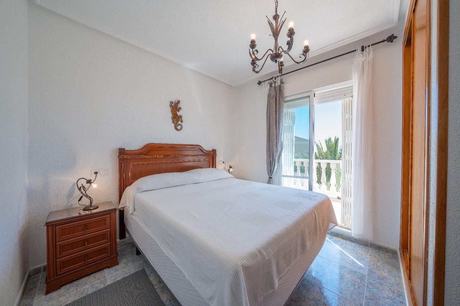 2 soverom Bungalow til salgs i Arenales del Sol med svømmebasseng - € 245 000 (Ref: 9876355)