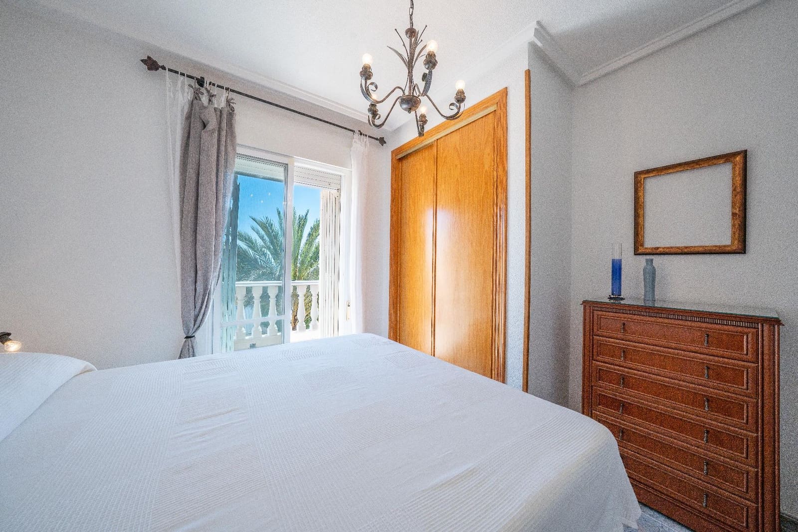 2 soverom Bungalow til salgs i Arenales del Sol med svømmebasseng - € 245 000 (Ref: 9876355)