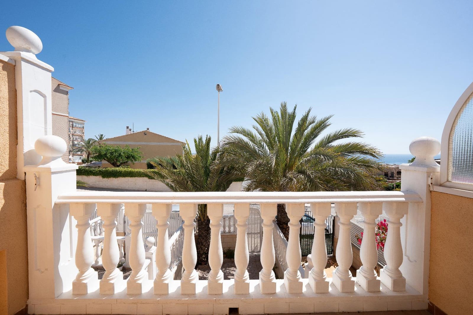 2 soverom Bungalow til salgs i Arenales del Sol med svømmebasseng - € 245 000 (Ref: 9876355)