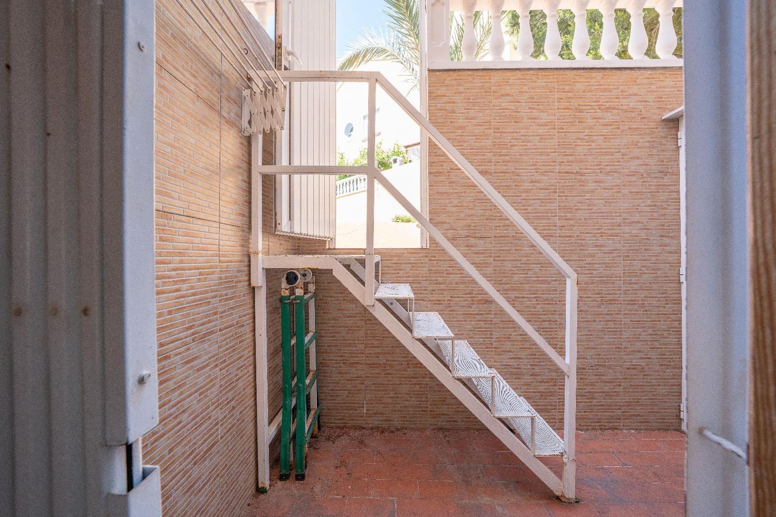 2 soverom Bungalow til salgs i Arenales del Sol med svømmebasseng - € 245 000 (Ref: 9876355)