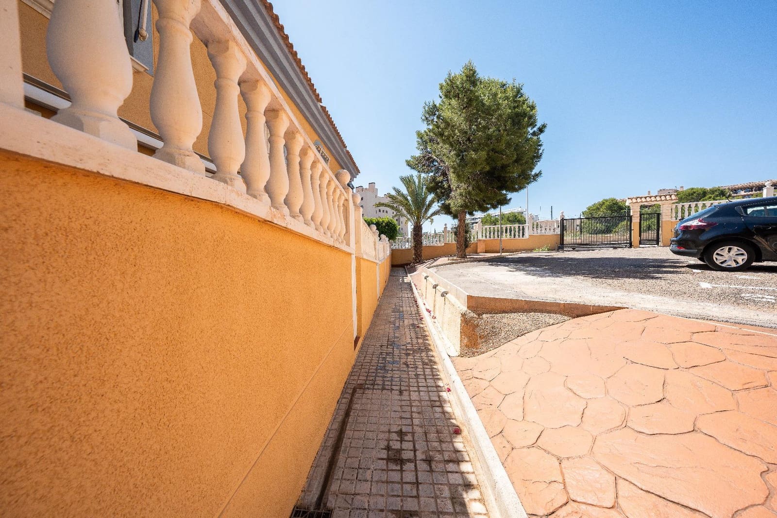 2 soverom Bungalow til salgs i Arenales del Sol med svømmebasseng - € 245 000 (Ref: 9876355)