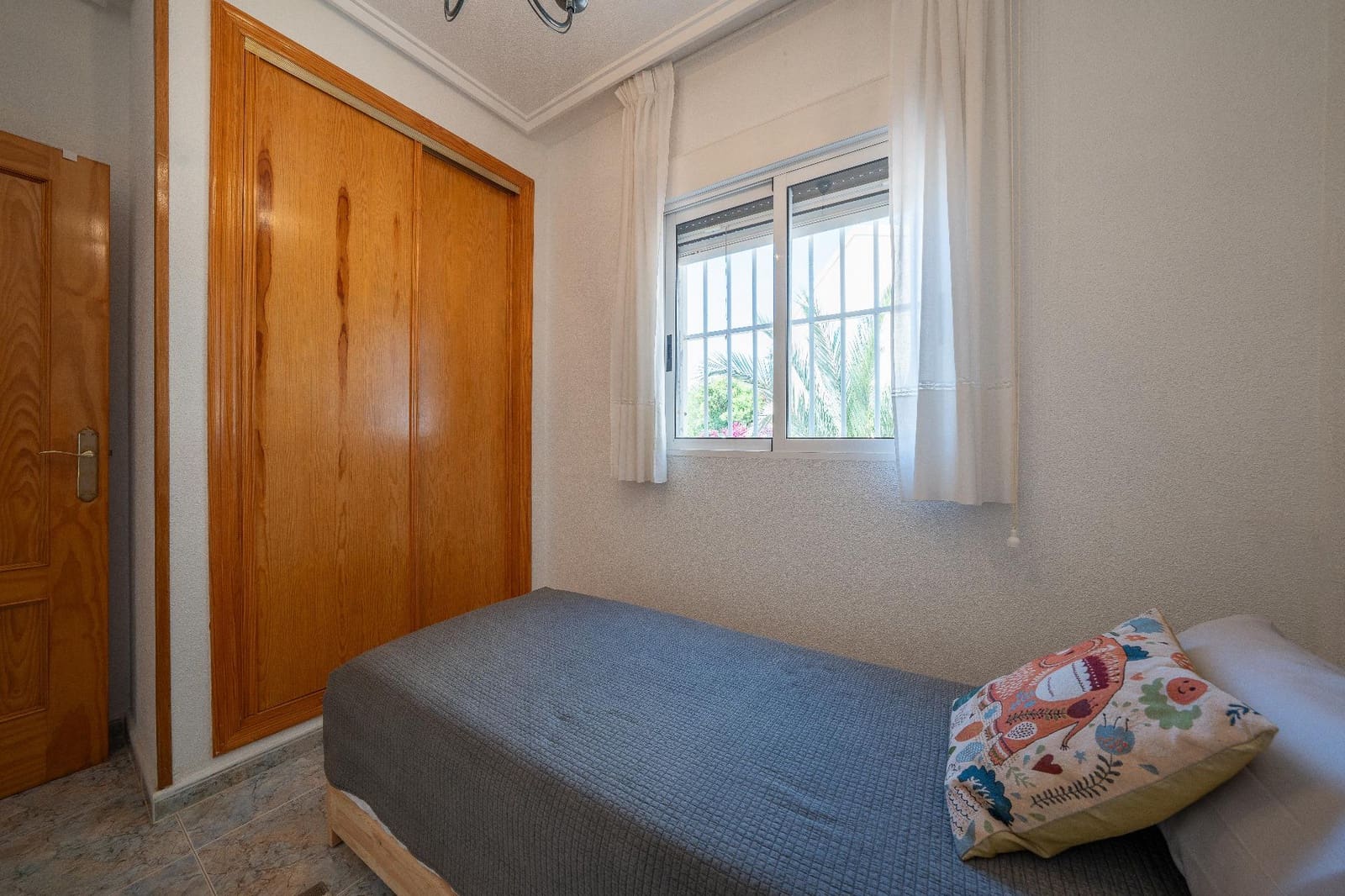2 soverom Bungalow til salgs i Arenales del Sol med svømmebasseng - € 245 000 (Ref: 9876355)