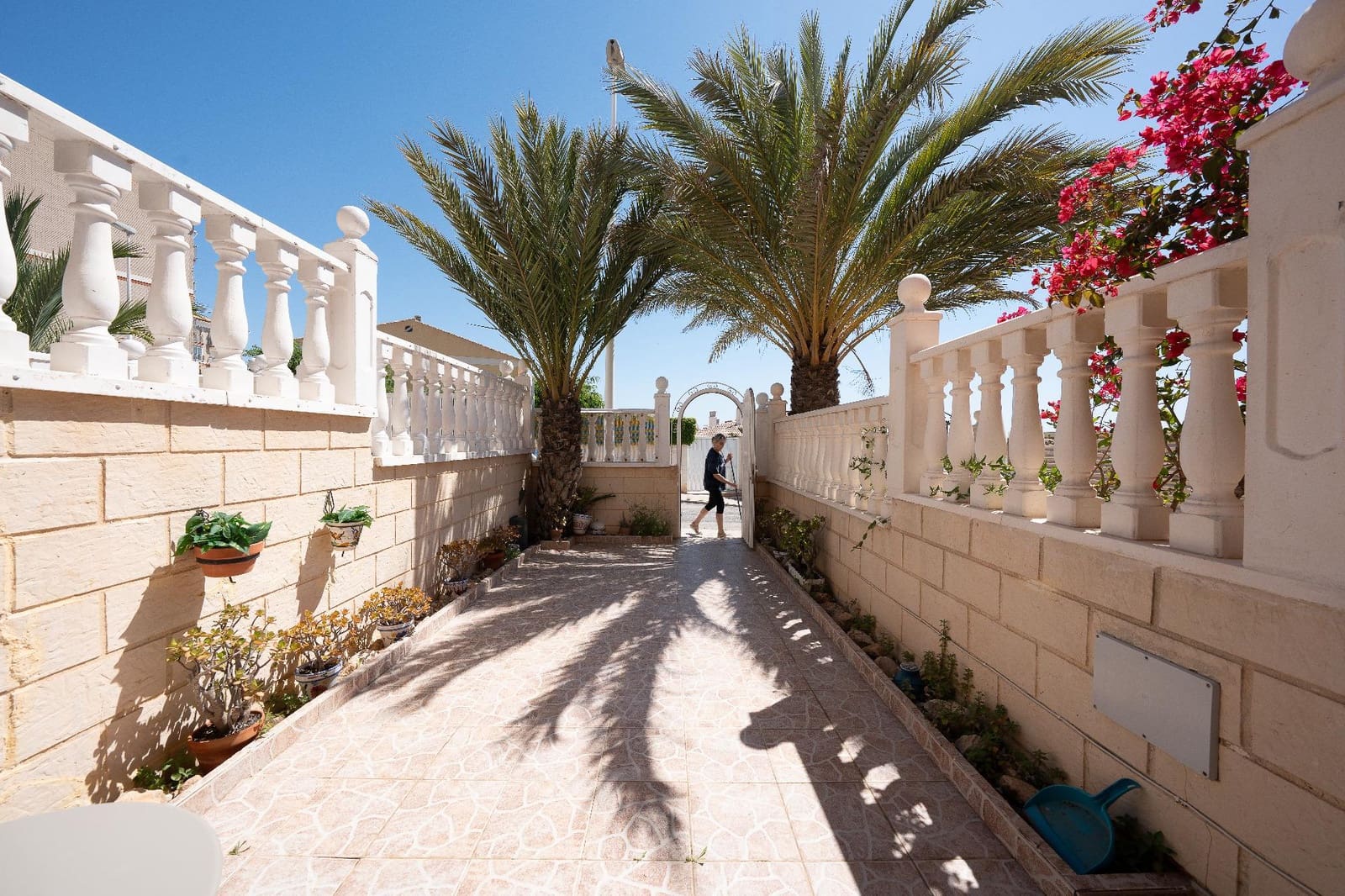 2 soverom Bungalow til salgs i Arenales del Sol med svømmebasseng - € 245 000 (Ref: 9876355)