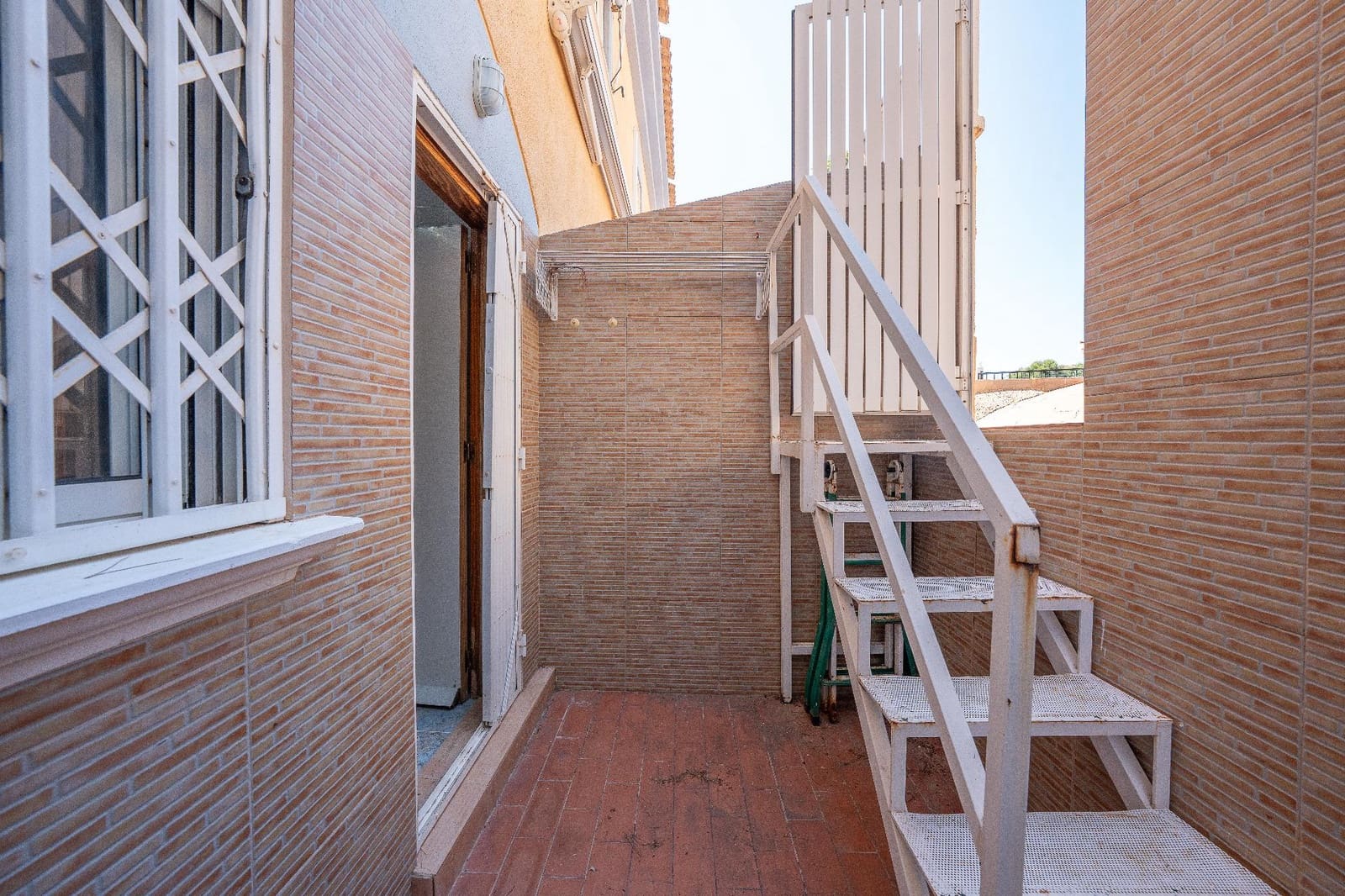2 soverom Bungalow til salgs i Arenales del Sol med svømmebasseng - € 245 000 (Ref: 9876355)