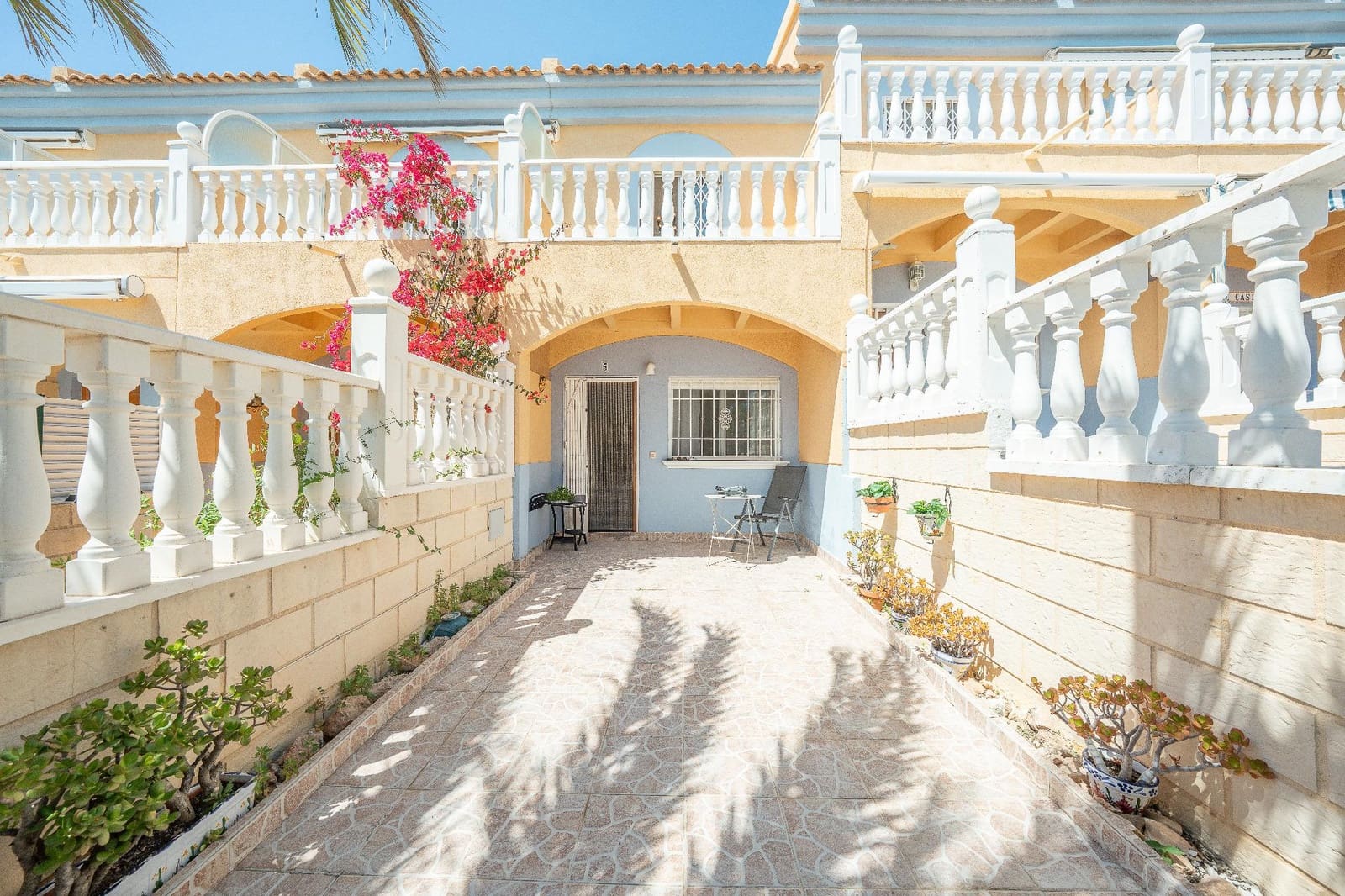 2 soverom Bungalow til salgs i Arenales del Sol med svømmebasseng - € 245 000 (Ref: 9876355)