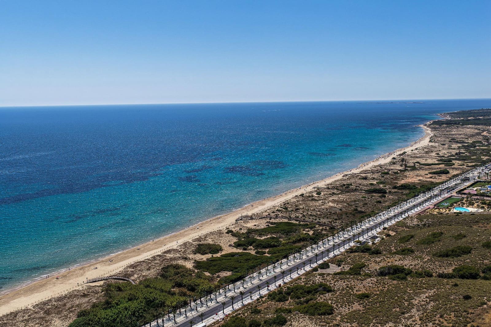 2 soverom Bungalow til salgs i Arenales del Sol med svømmebasseng - € 245 000 (Ref: 9876355)