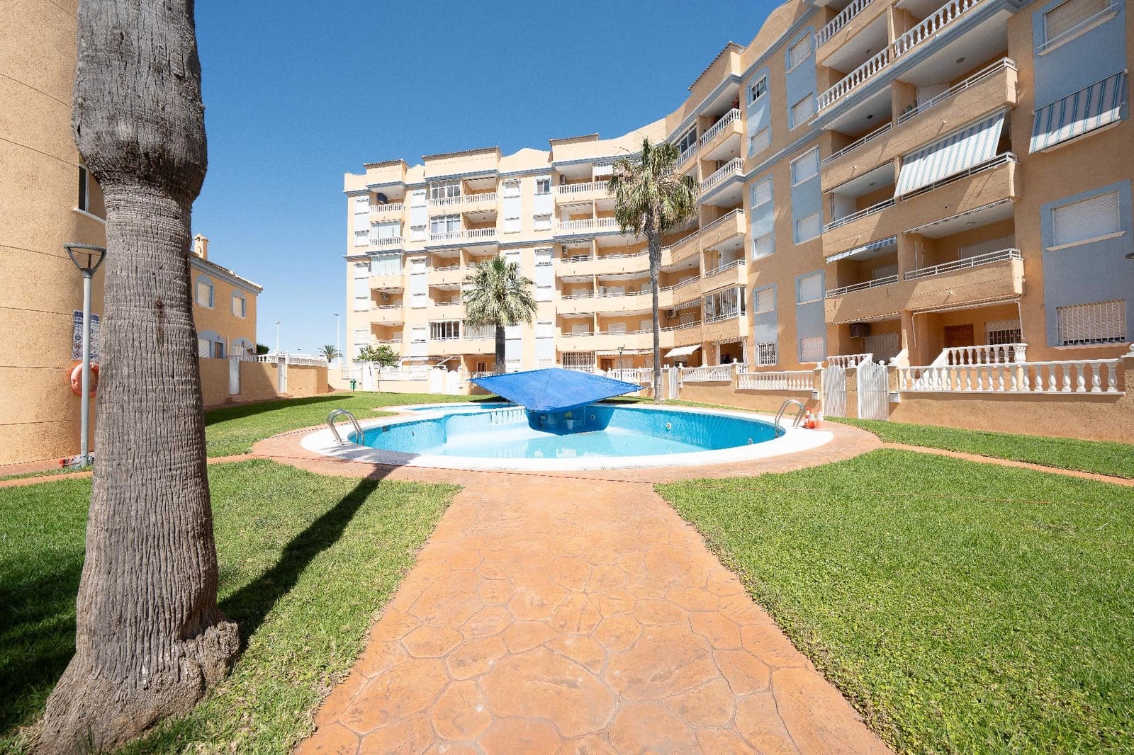 2 soverom Bungalow til salgs i Arenales del Sol med svømmebasseng - € 245 000 (Ref: 9876355)