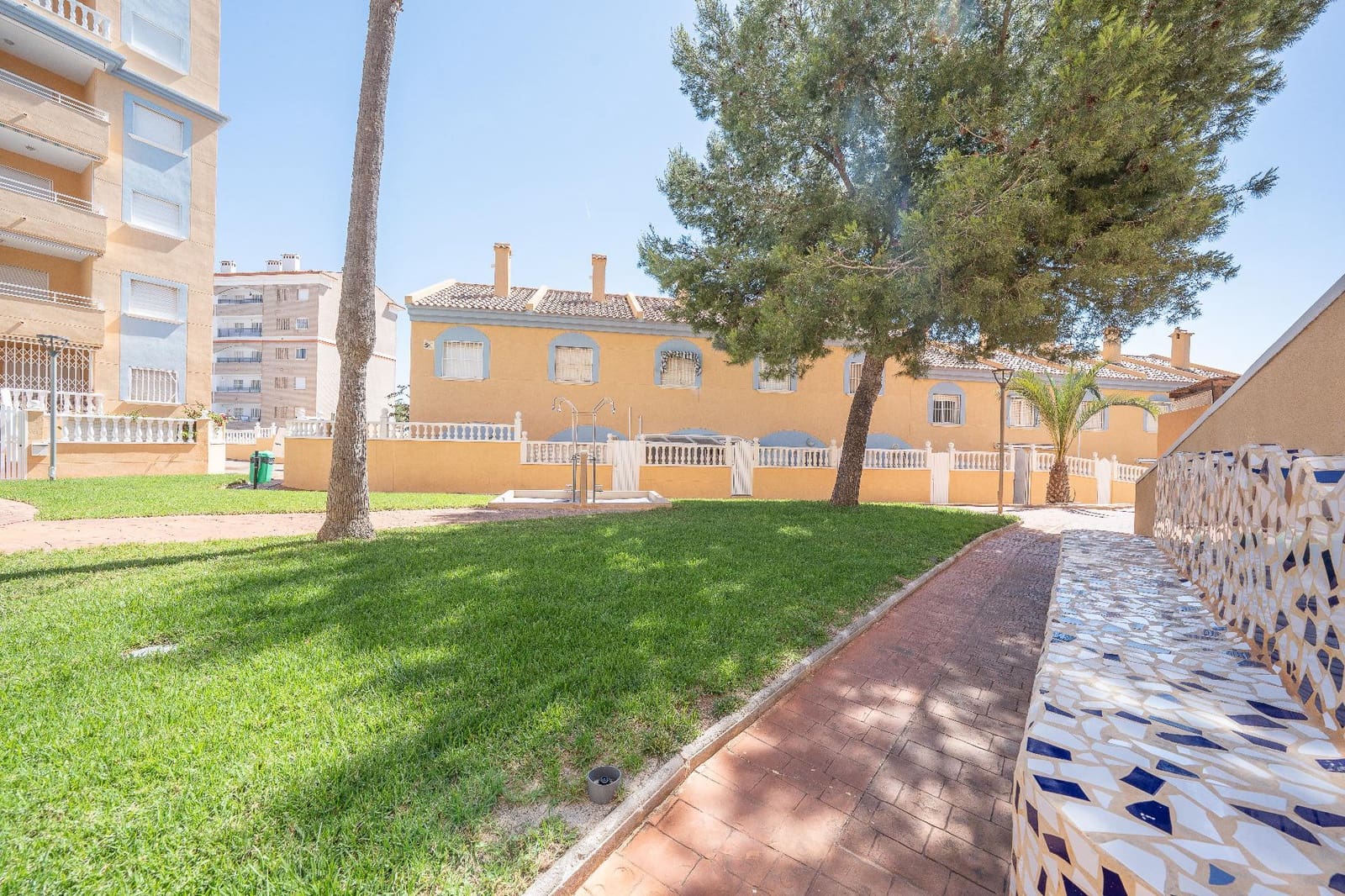 2 soverom Bungalow til salgs i Arenales del Sol med svømmebasseng - € 245 000 (Ref: 9876355)