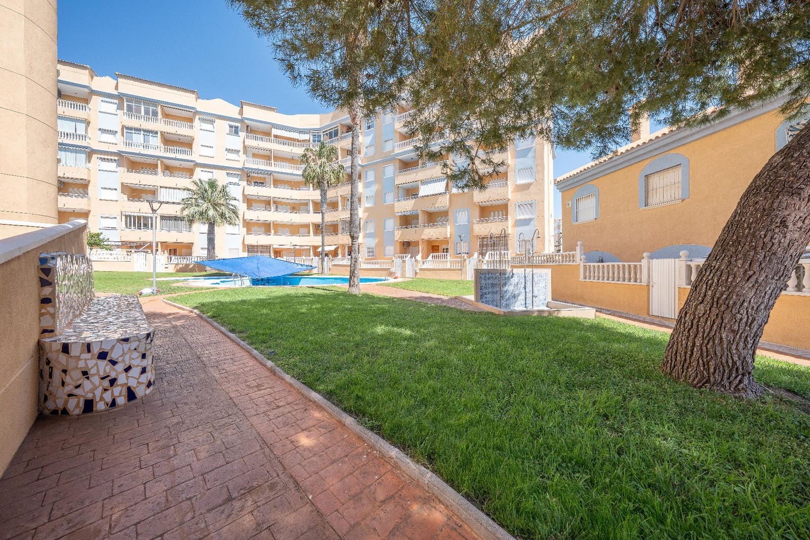 2 soverom Bungalow til salgs i Arenales del Sol med svømmebasseng - € 245 000 (Ref: 9876355)