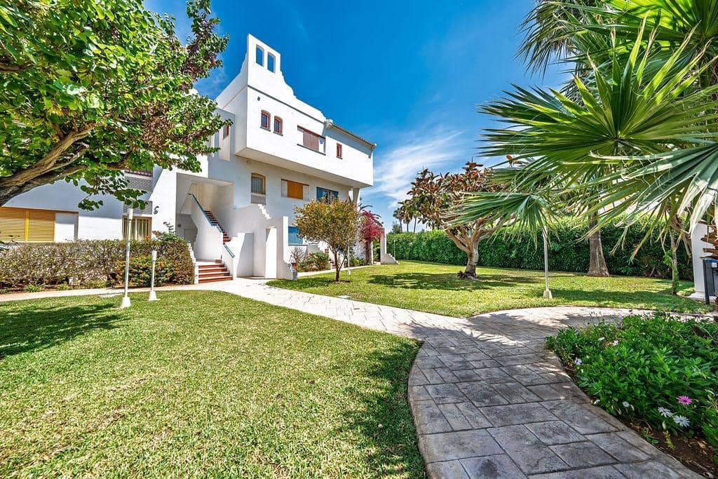 2 bedroom Apartment for sale in Denia with pool garage - € 597,000 (Ref: 9890335)