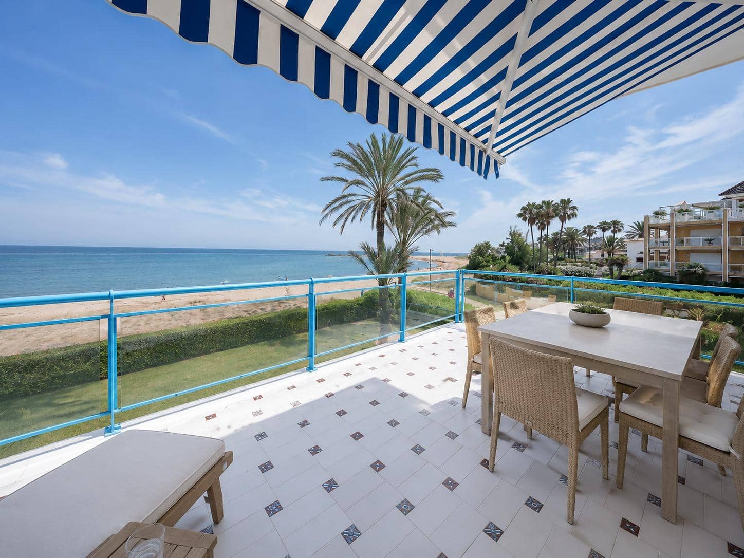 2 bedroom Apartment for sale in Denia with pool garage - € 597,000 (Ref: 9890335)