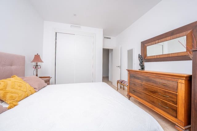 4 bedroom Terraced Villa for sale in Pedreguer with garage - € 340,000 (Ref: 9892286)