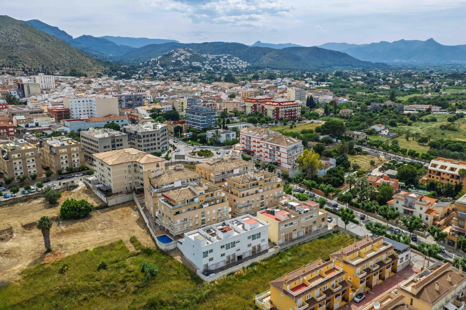 4 bedroom Terraced Villa for sale in Pedreguer with garage - € 340,000 (Ref: 9892286)