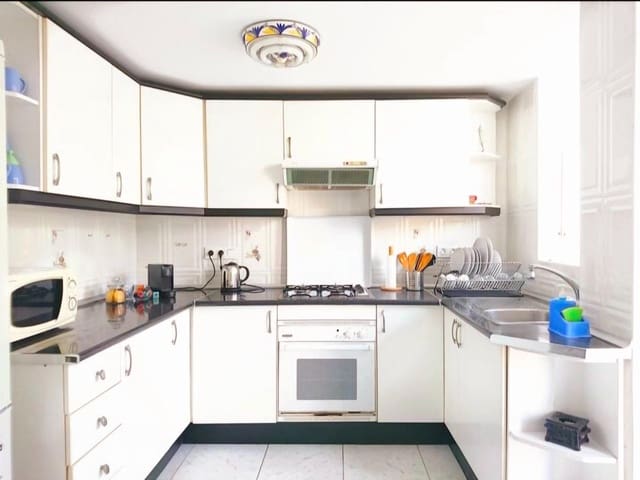 Piso de 2 habitaciones en Alicante / Alacant ciudad en alquiler - 900 € (Ref: 9896280)