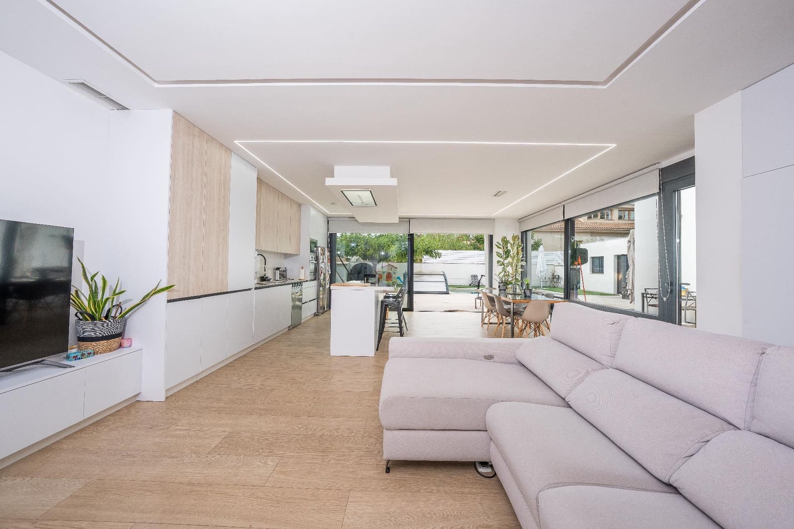3 bedroom Villa for sale in Castalla with pool garage - € 800,000 (Ref: 9896282)