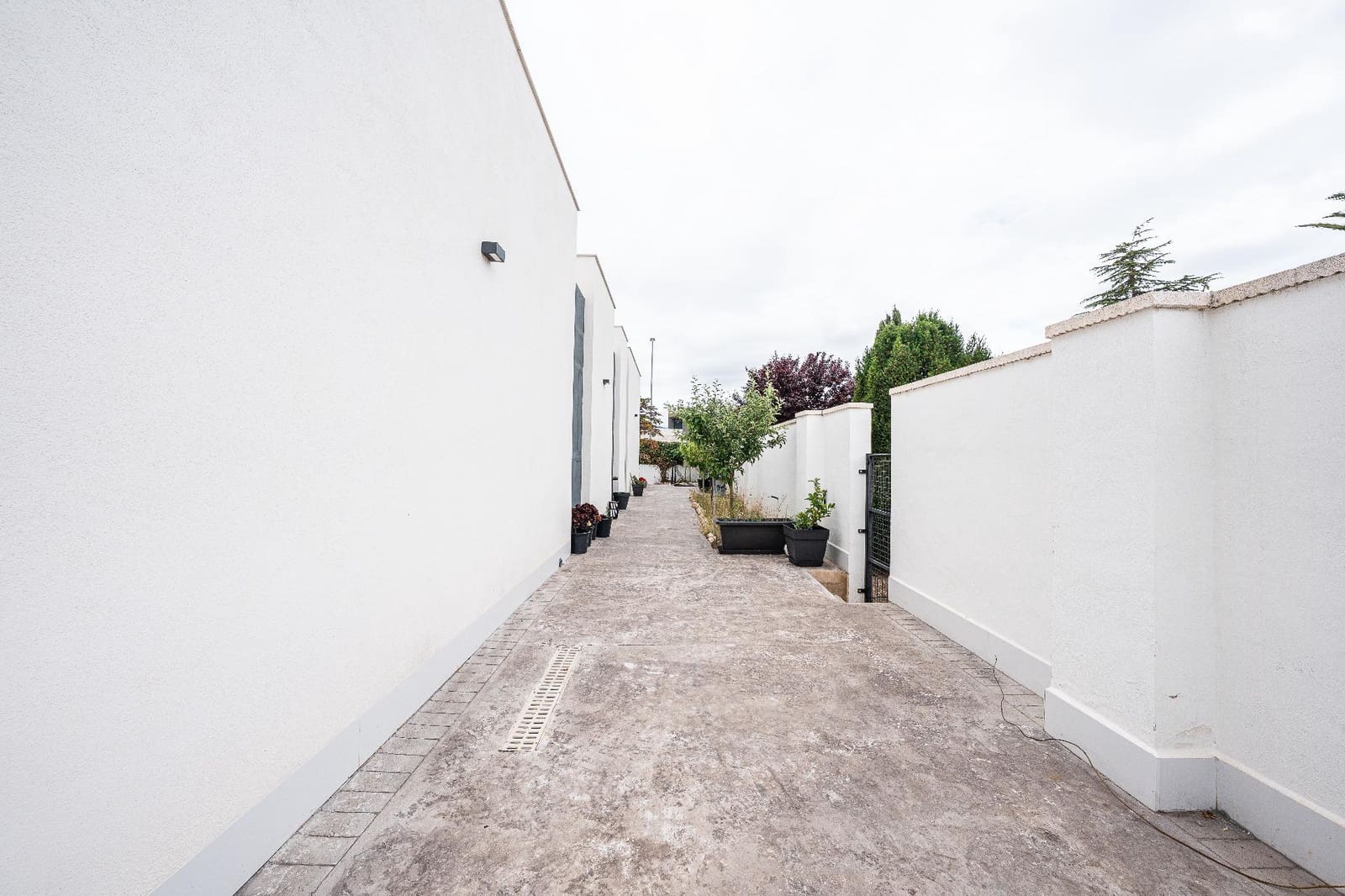 3 bedroom Villa for sale in Castalla with pool garage - € 800,000 (Ref: 9896282)
