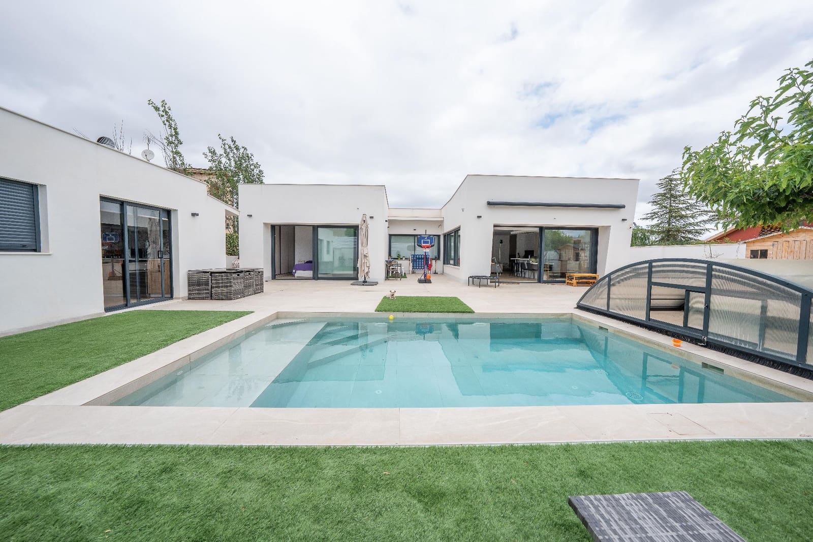3 bedroom Villa for sale in Castalla with pool garage - € 800,000 (Ref: 9896282)