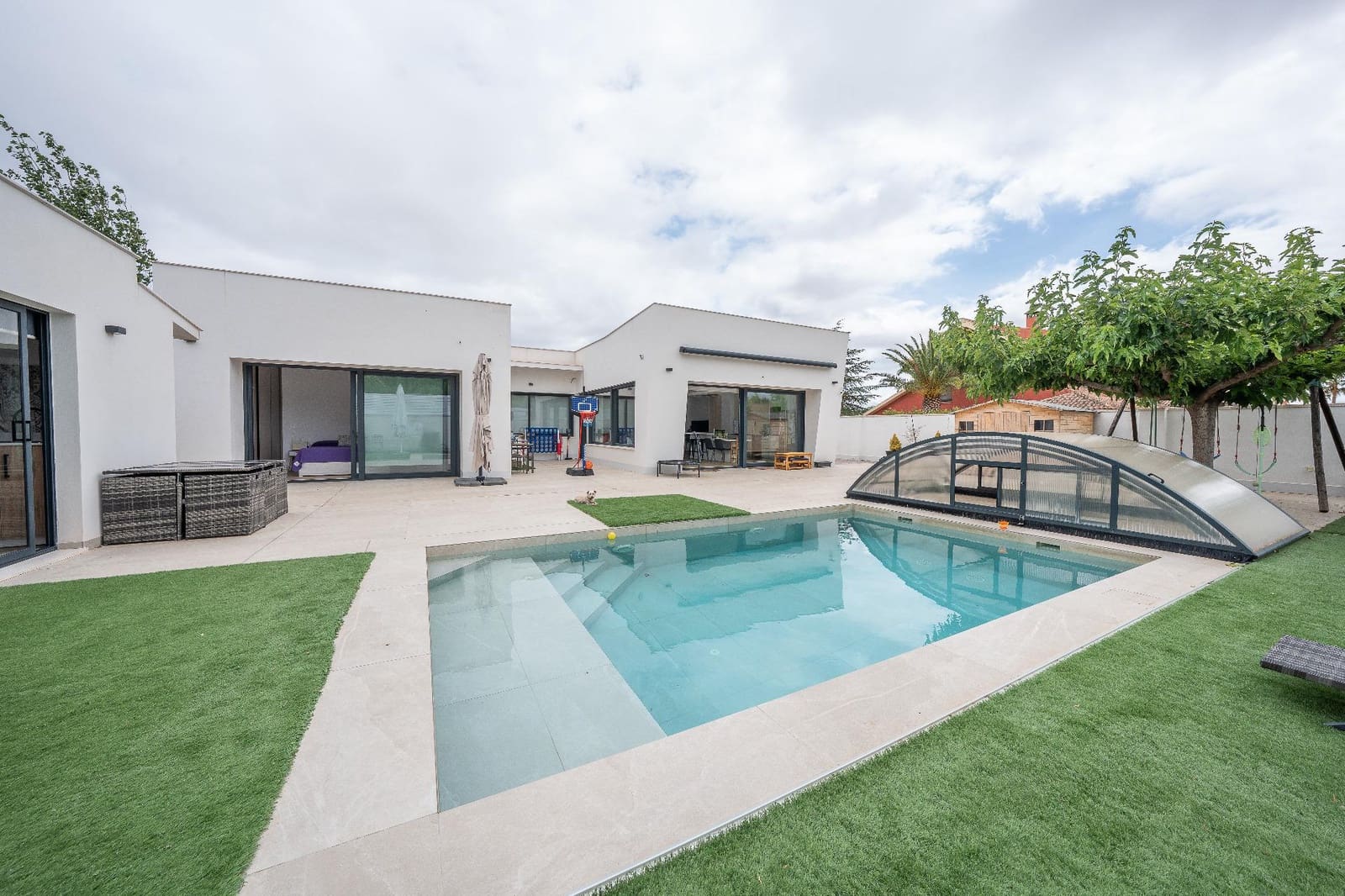 3 bedroom Villa for sale in Castalla with pool garage - € 800,000 (Ref: 9896282)