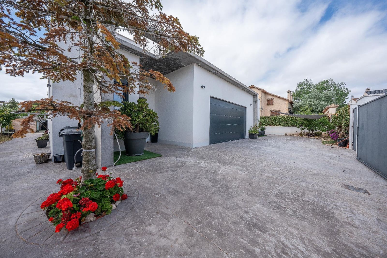 3 bedroom Villa for sale in Castalla with pool garage - € 800,000 (Ref: 9896282)
