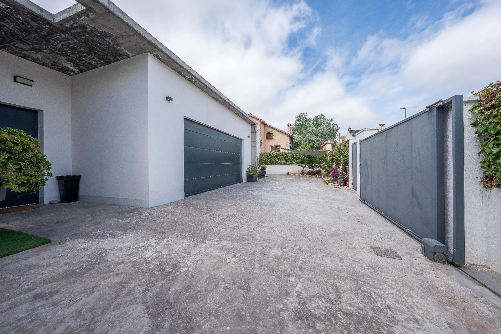 3 bedroom Villa for sale in Castalla with pool garage - € 800,000 (Ref: 9896282)