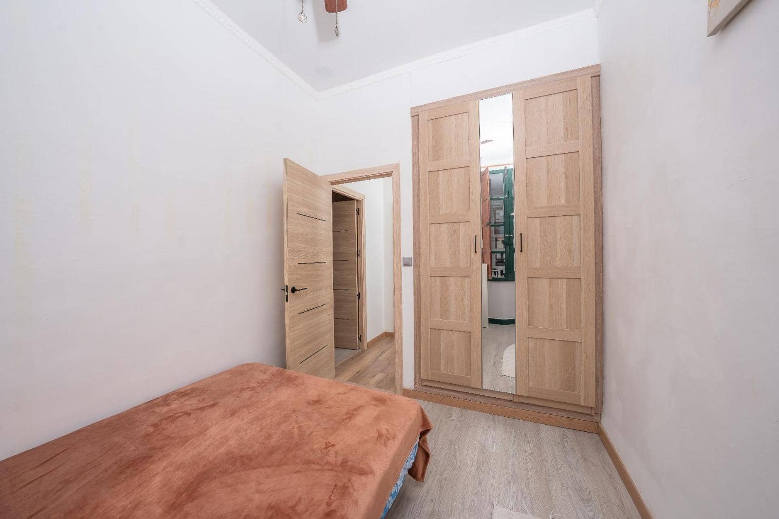 3 soveværelse Lejlighed til salg i Alicante by - € 205.000 (Ref: 9903869)