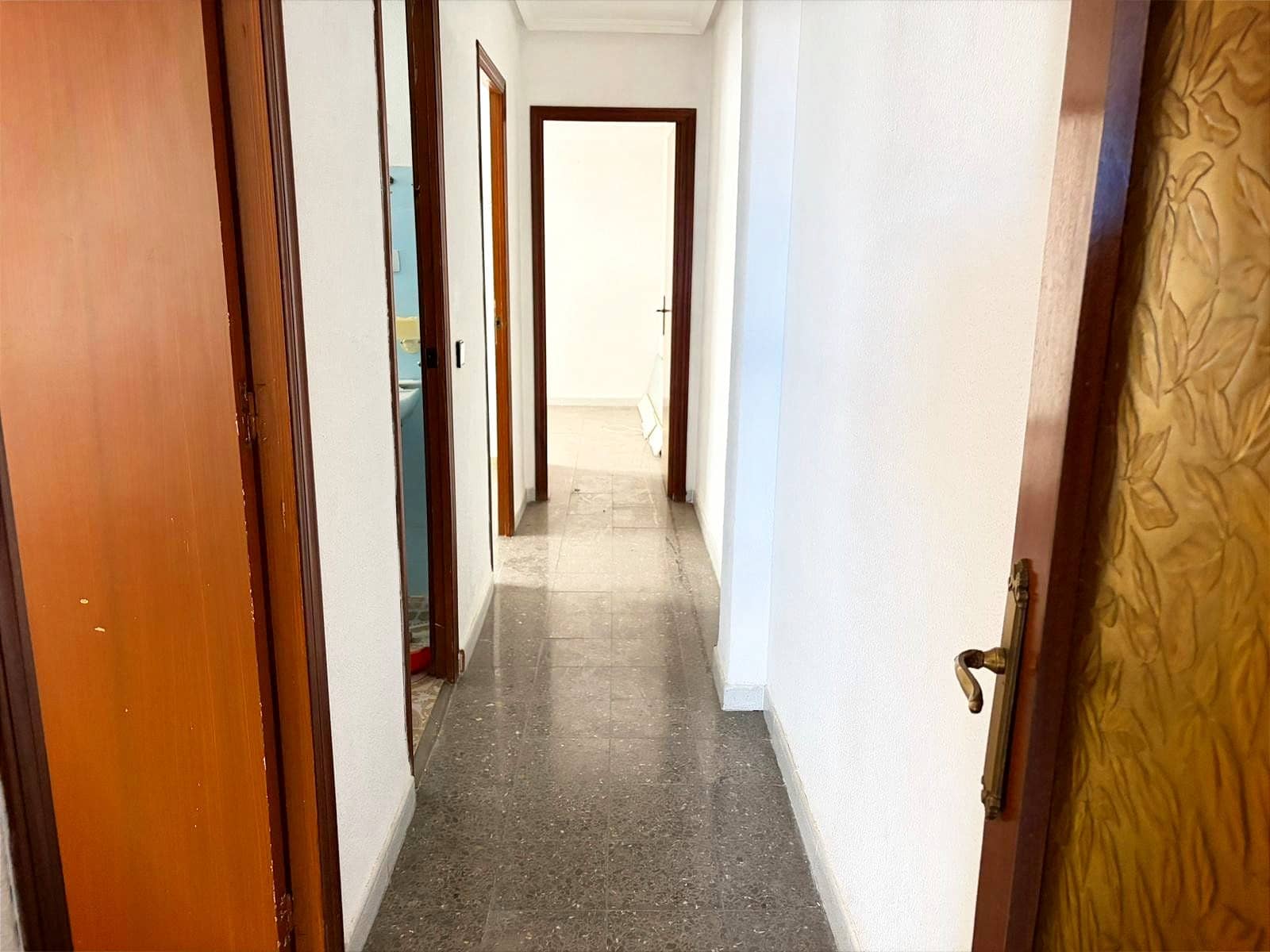 Piso de 3 habitaciones en Elche / Elx en venta - 115.000 € (Ref: 9903870)