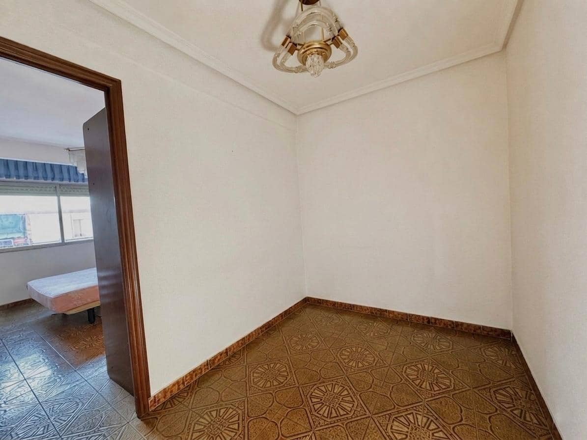 4 soveværelse Lejlighed til salg i Alicante by - € 170.000 (Ref: 9907513)