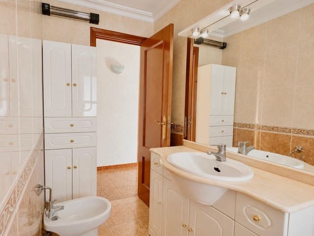 4 soveværelse Lejlighed til salg i Alipark, Alicante by - € 170.000 (Ref: 9907513)