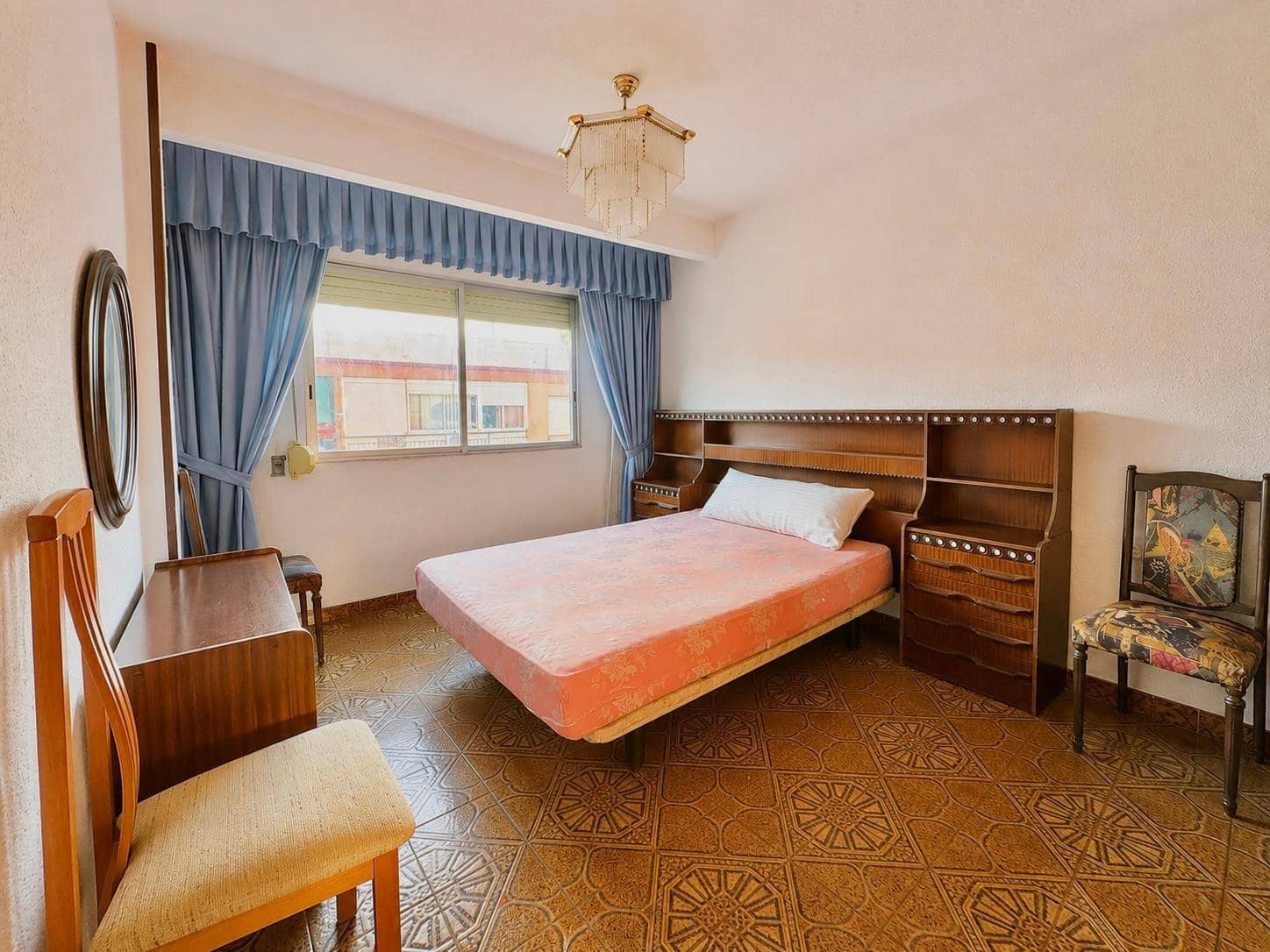 4 soveværelse Lejlighed til salg i Alicante by - € 170.000 (Ref: 9907513)