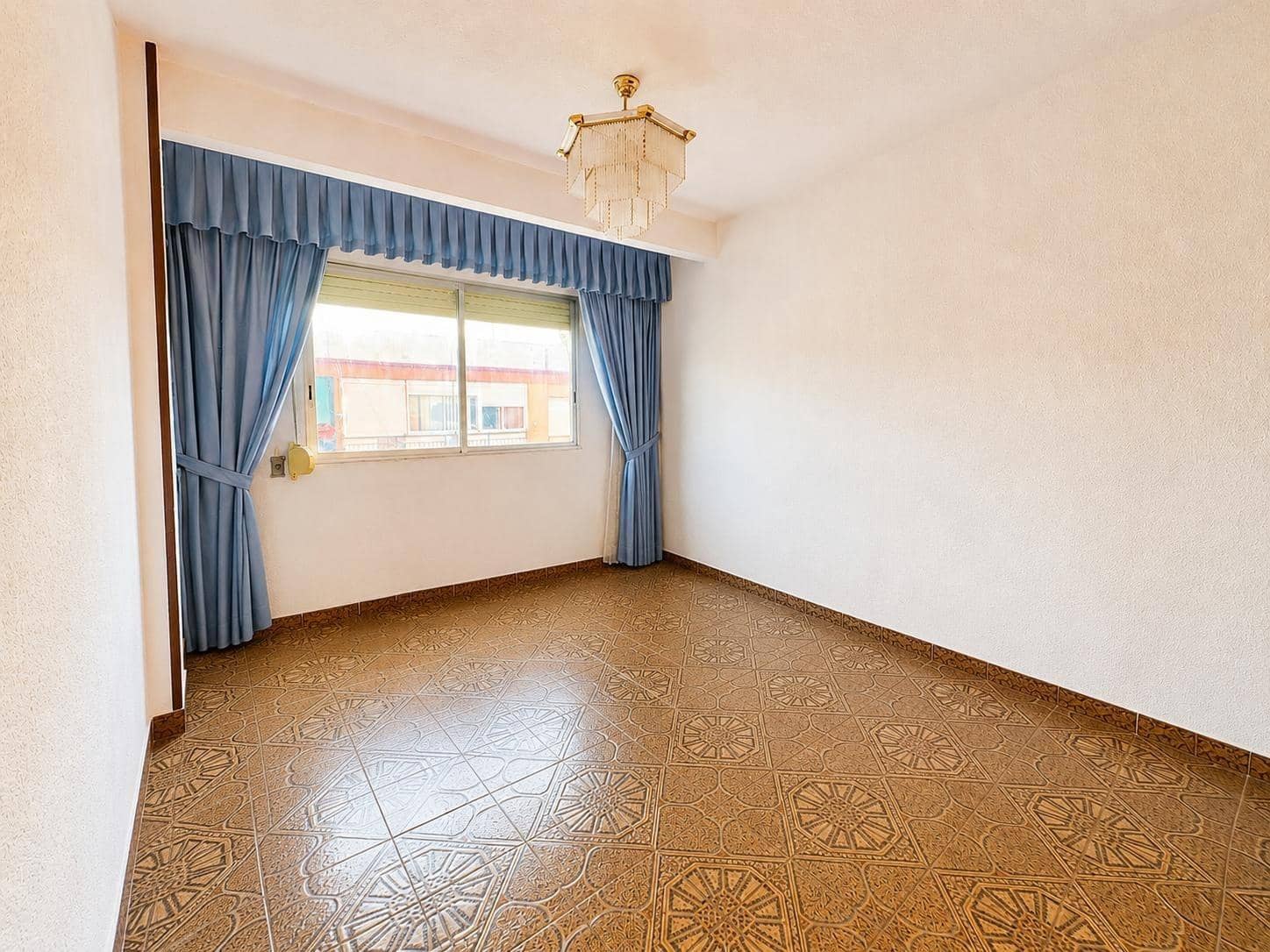 4 soveværelse Lejlighed til salg i Alicante by - € 170.000 (Ref: 9907513)