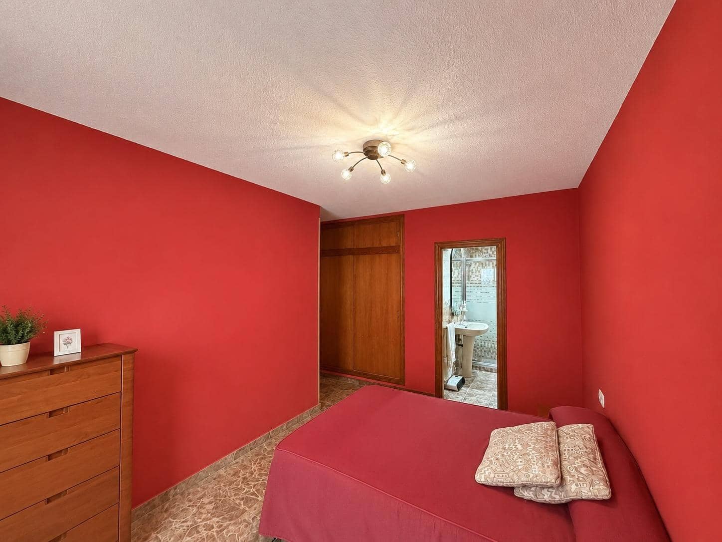 3 bedroom Apartment for sale in Alicante / Alacant city with garage - € 185,000 (Ref: 9910993)