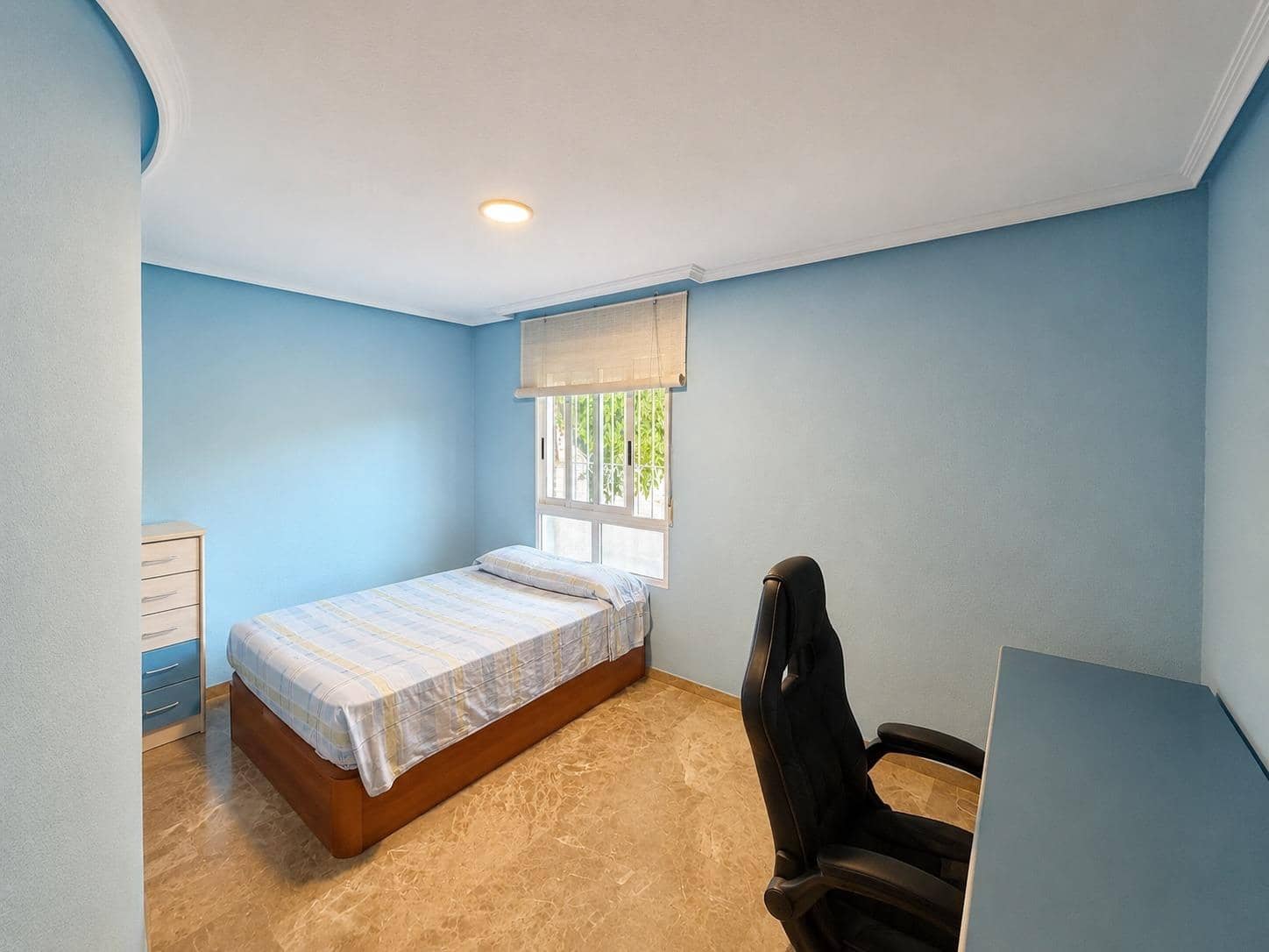 3 bedroom Apartment for sale in Alicante / Alacant city with garage - € 185,000 (Ref: 9910993)