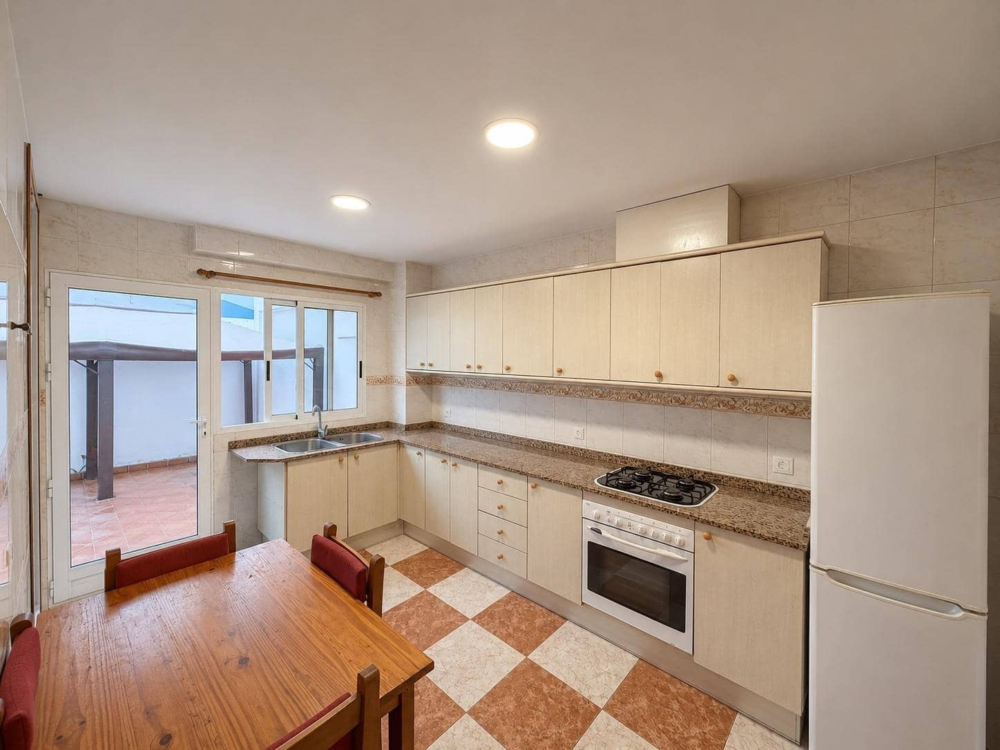 3 bedroom Apartment for sale in Alicante / Alacant city with garage - € 185,000 (Ref: 9910993)